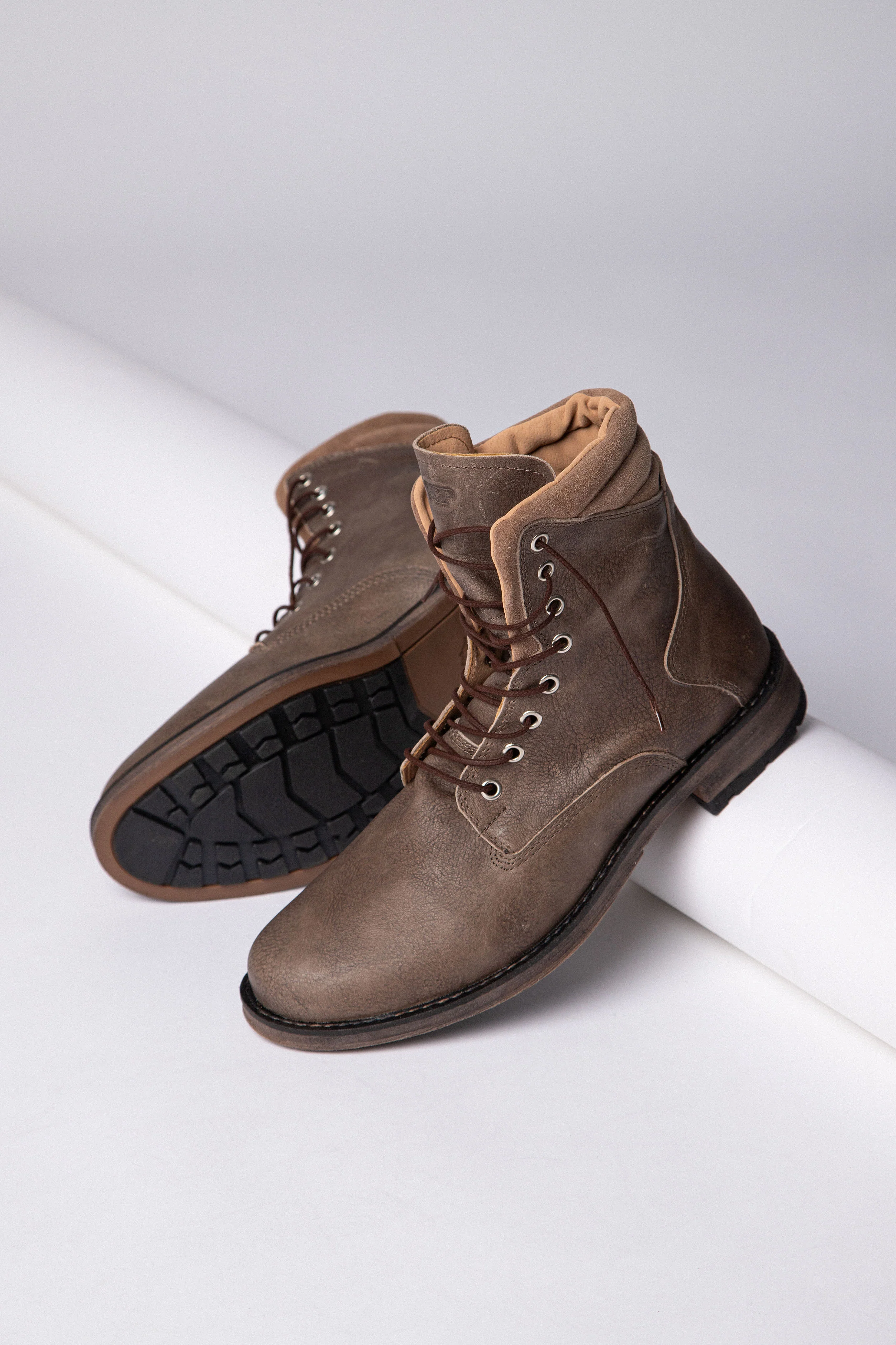 Borcegos Yenko Gris Vizon - Image 3