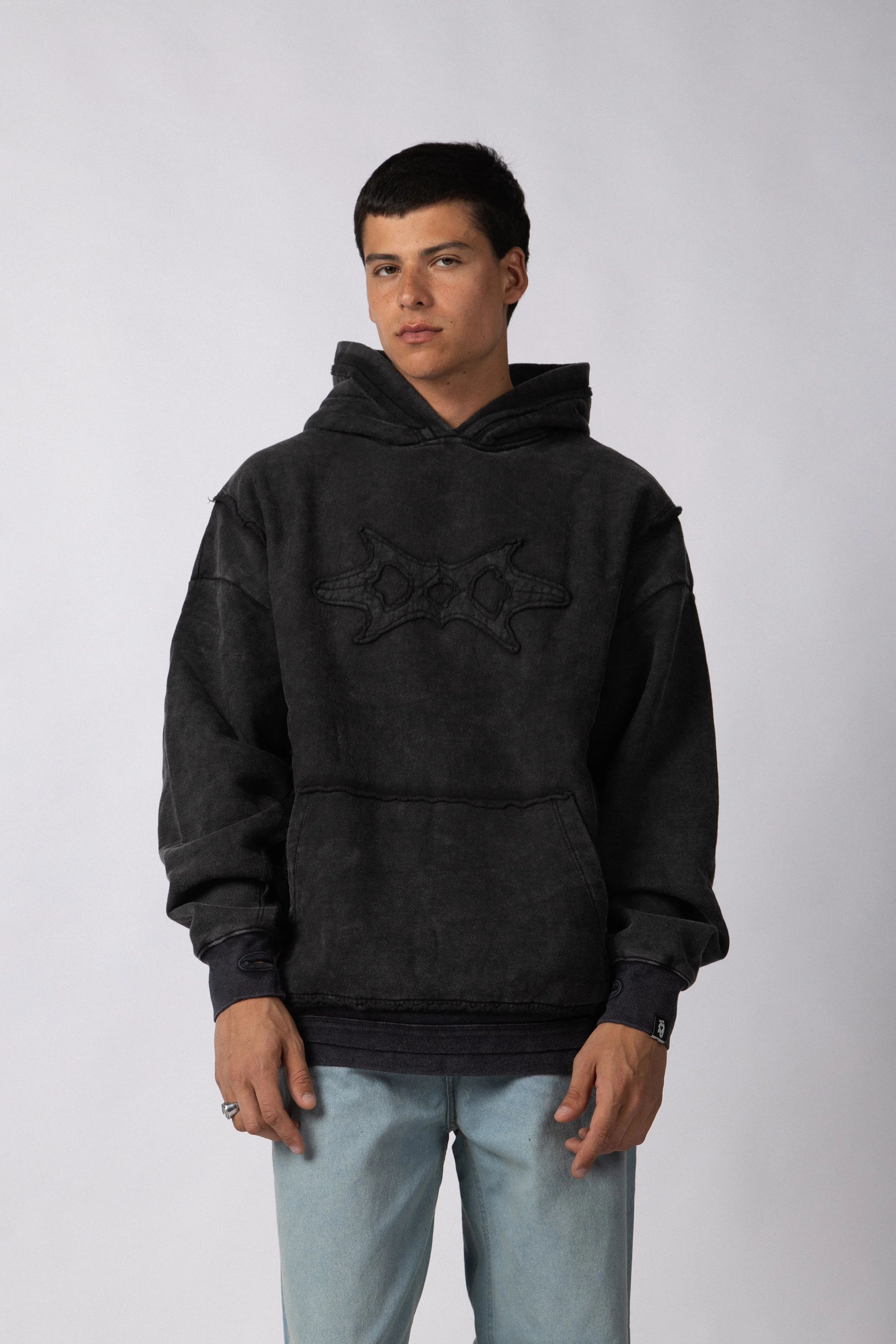 Buzo Canguro Over Blaze Negro - Image 3