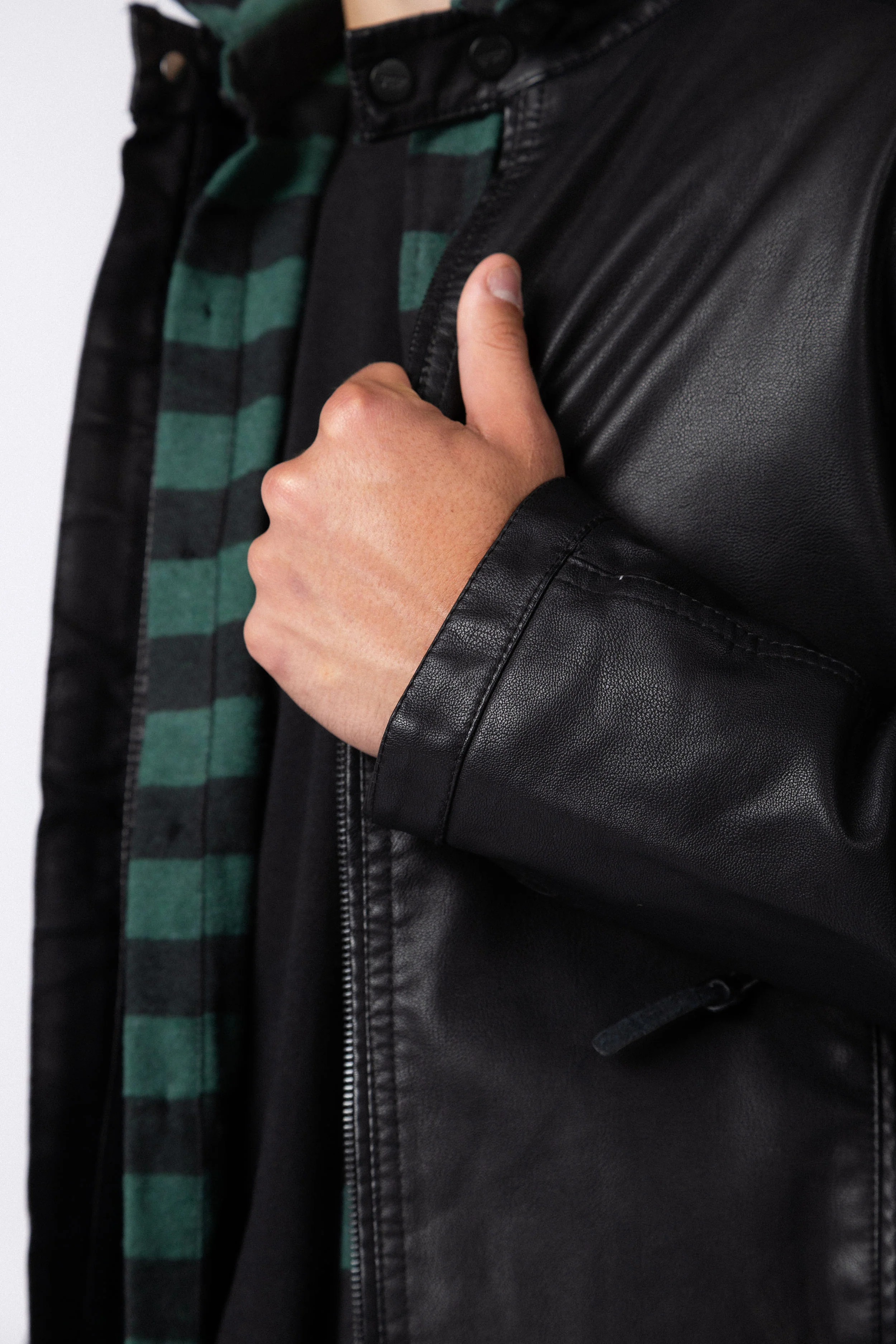 Campera PU Josh Black - Image 4