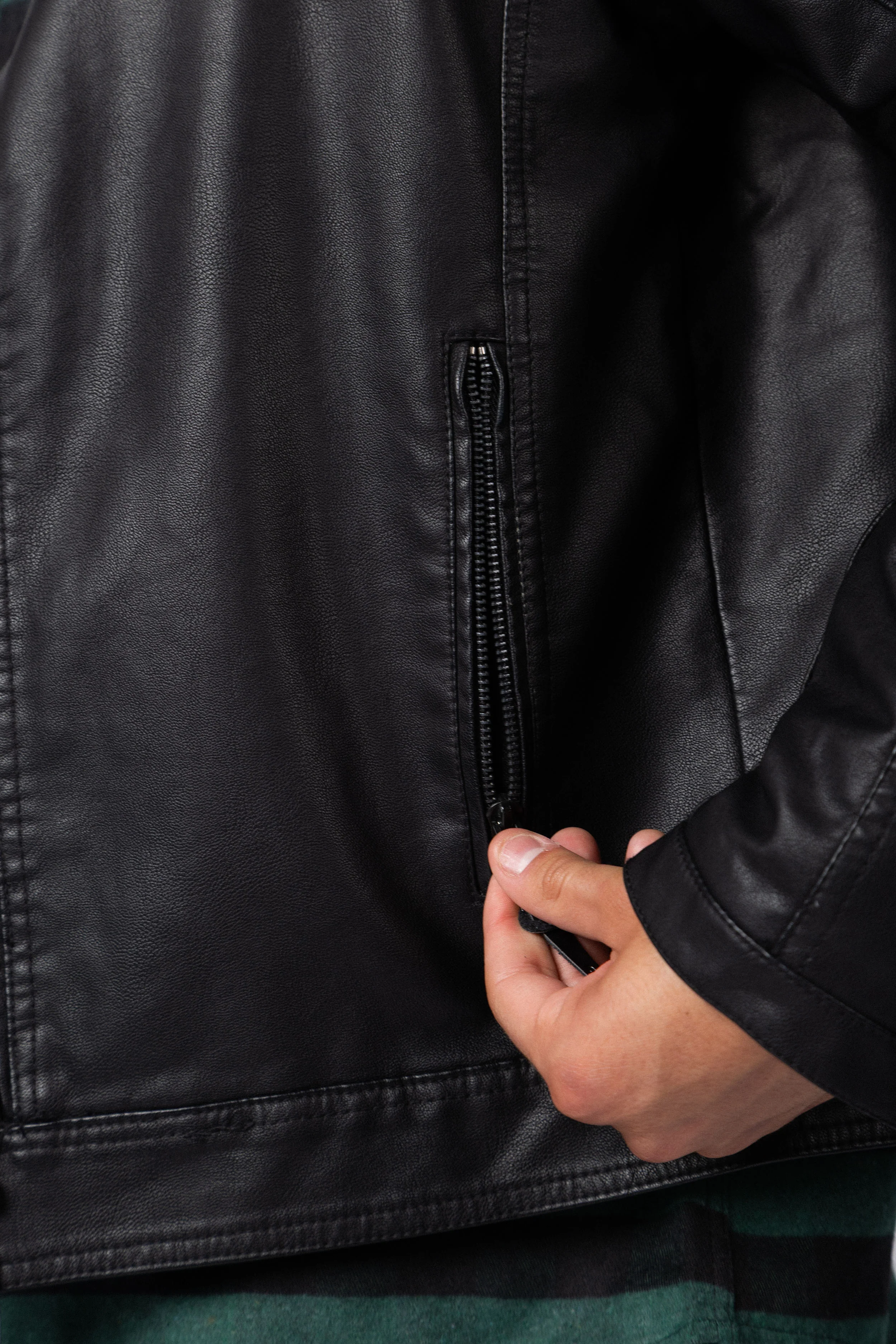 Campera PU Josh Black - Image 5