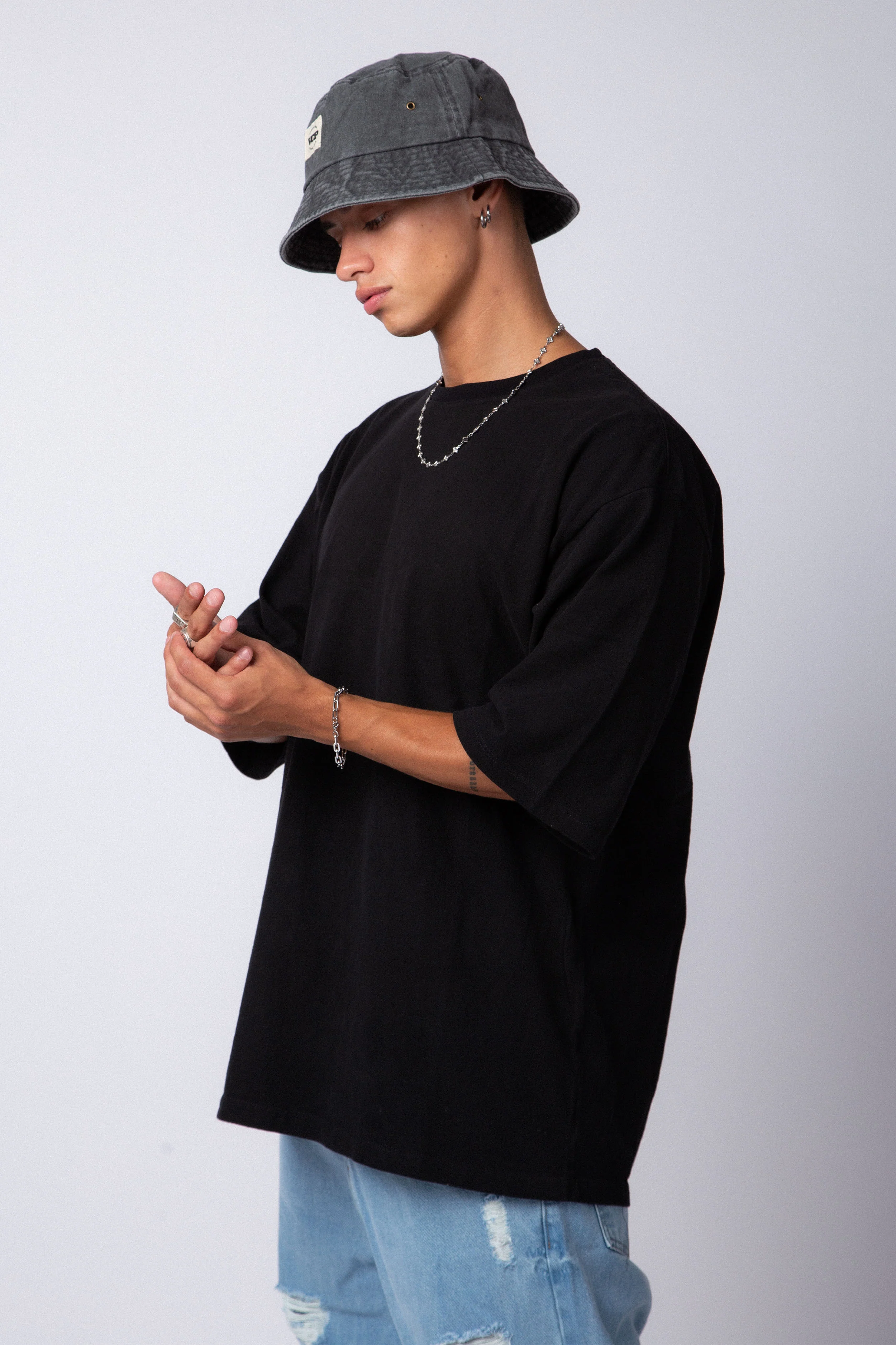 Remera Over Carl Negra - Image 3