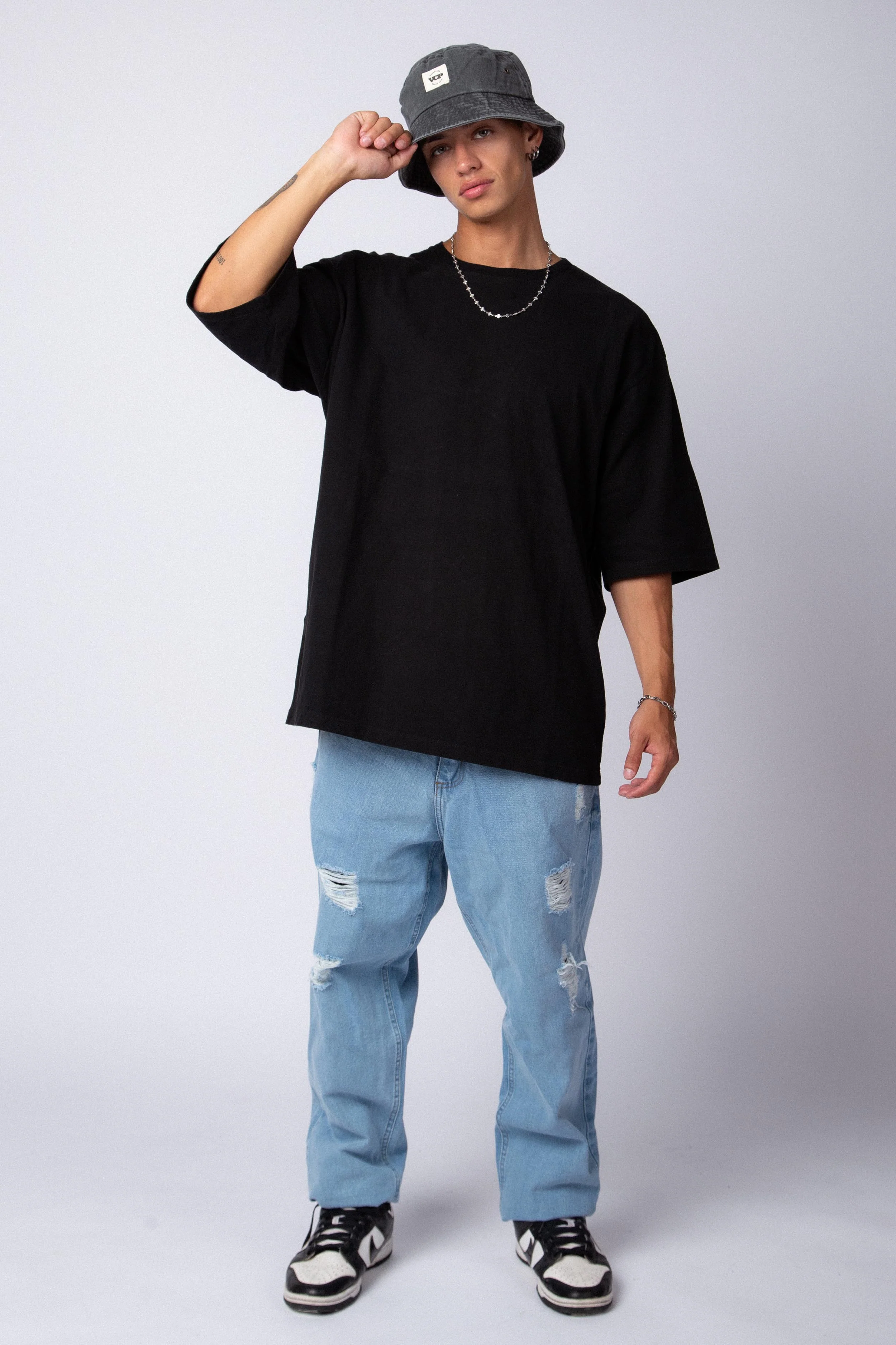 Remera Over Carl Negra - Image 4